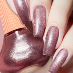 COSMOO on manicured nails studio shot showcasing salon-quality look
