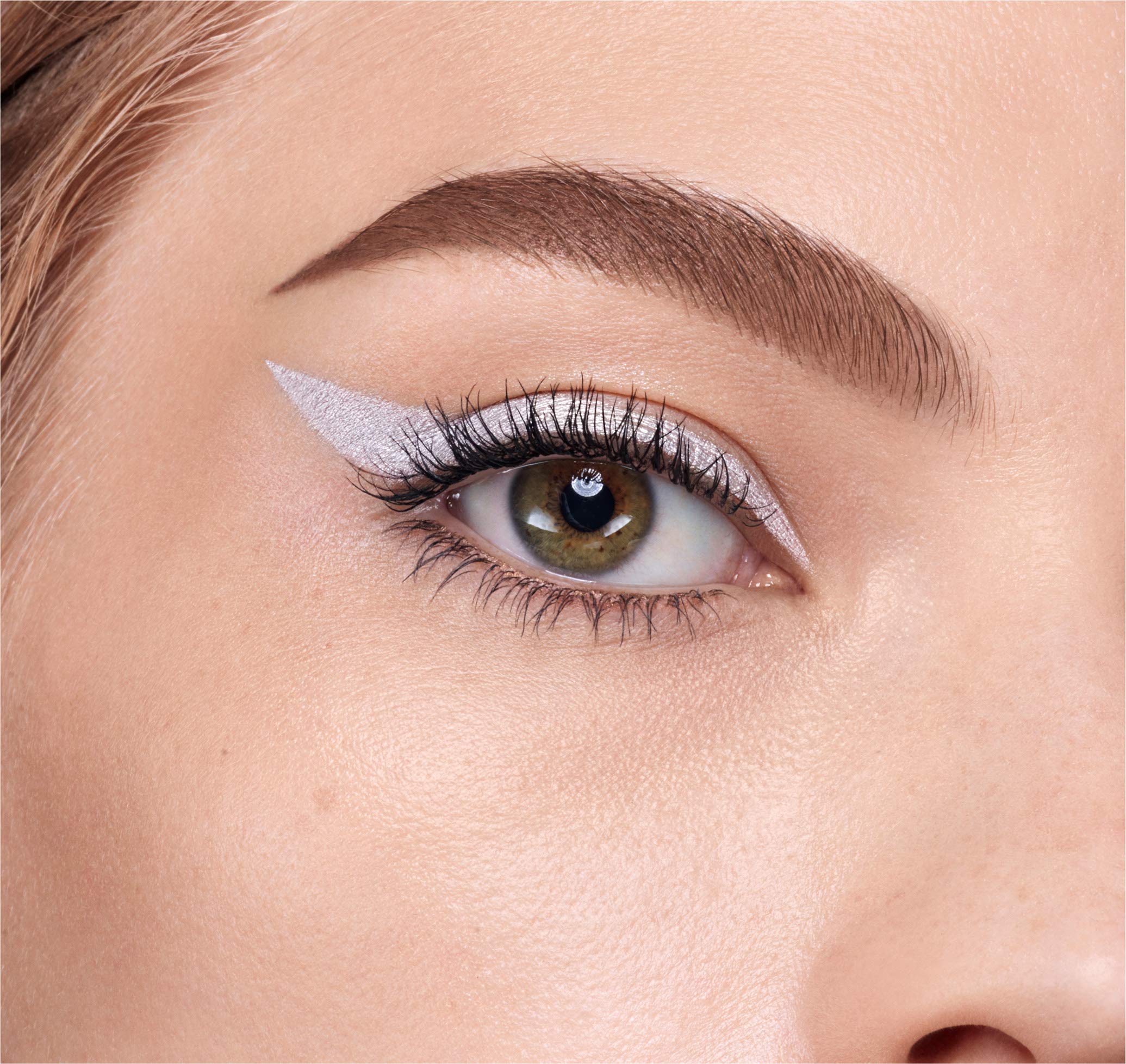 COVERGIRL mascara applied in lifestyle eye closeup demonstrating defined lashes benefit