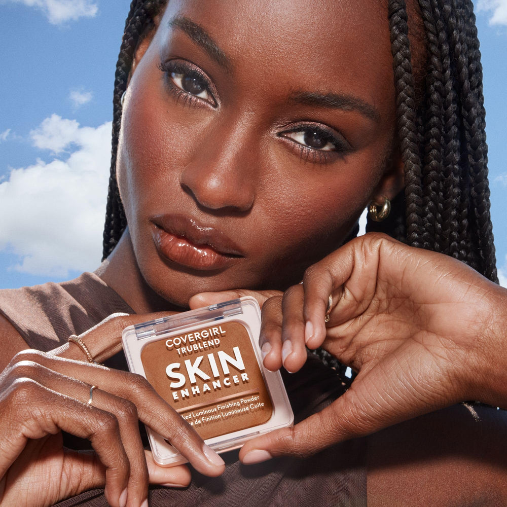 COVERGIRL open compact revealing baked pan and reflective pigments for luminous finish benefit