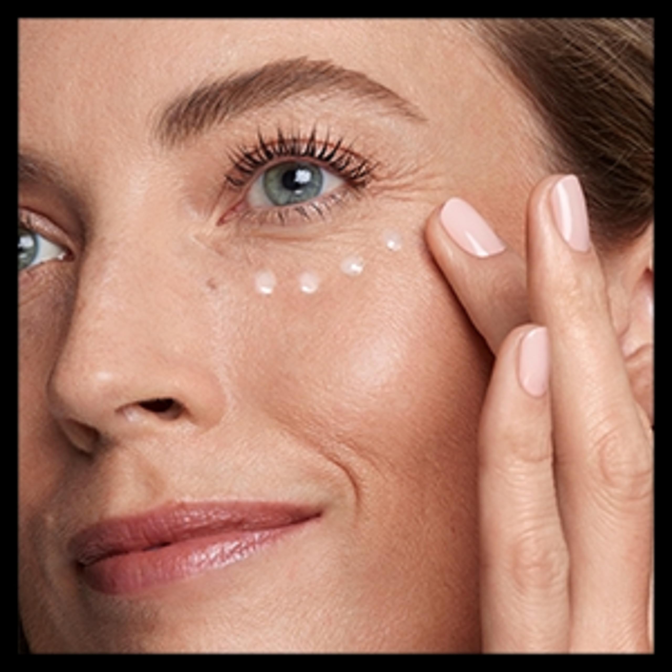 COVERGIRL arranged argan and coconut oils representing nourishing ingredients and hydration