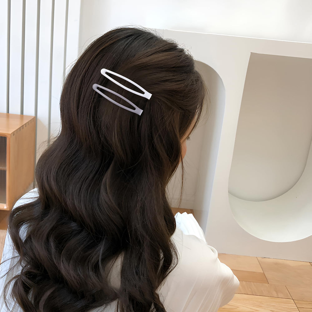 Cptots clip holding fine bangs in place showing gentle, comfortable control