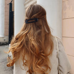 Cptots frosted finish texture detail, discreet grip and aesthetic benefit