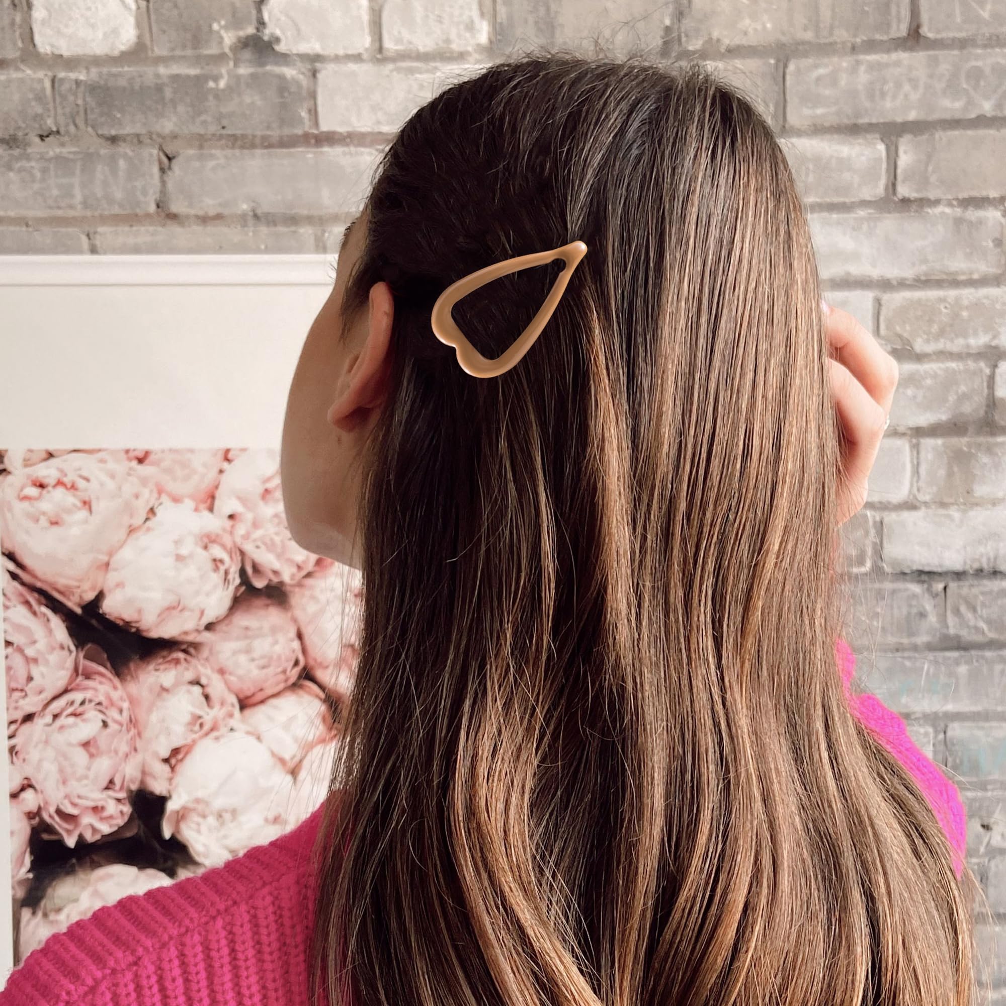 Cptots clip worn in brown hair, illustrates discreet, fashionable hold