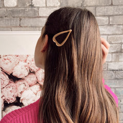 Cptots clip worn in brown hair, illustrates discreet, fashionable hold