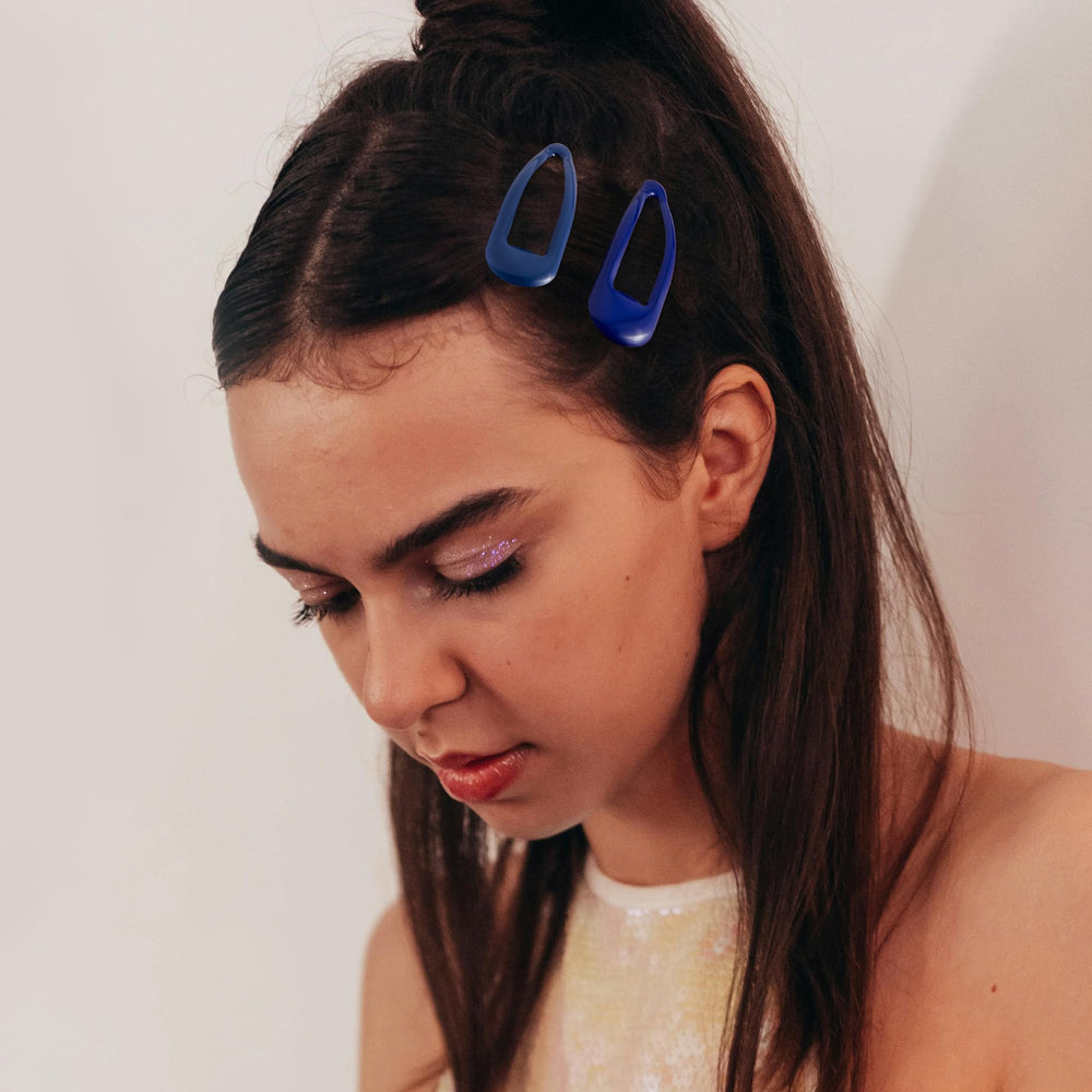 Cptots clip in hair styling securing bangs with neat, no-slip hold