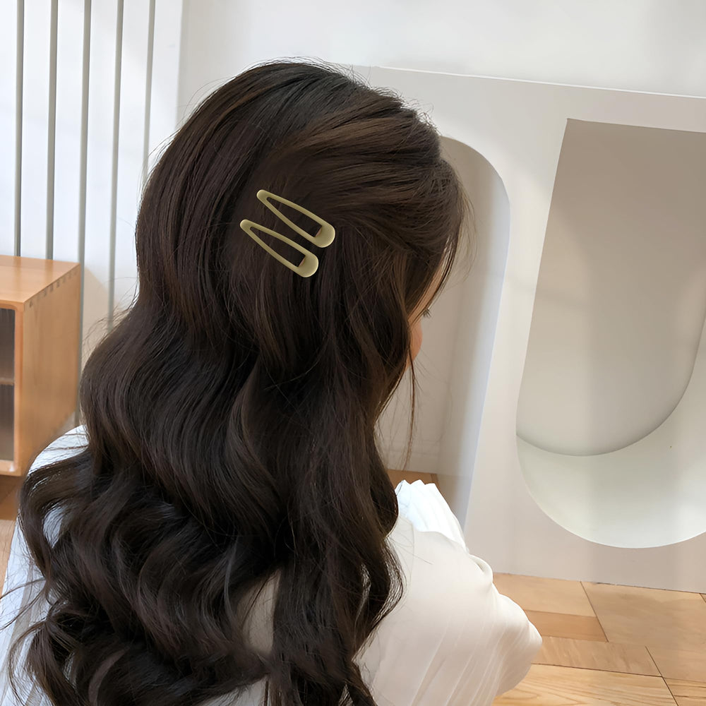 Cptots clip in use holding bangs cleanly for comfortable all-day wear
