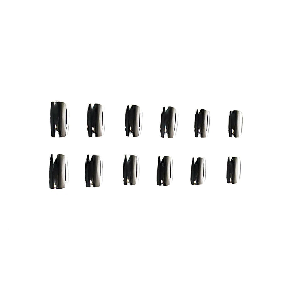 CTTHNBD press-on nail applied on finger demonstrating comfortable natural fit