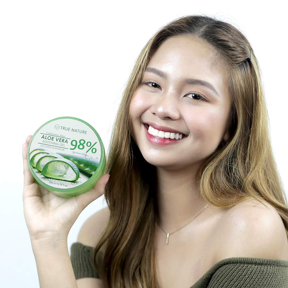 CUROFIT gel used on face to show non-greasy moisturization and layering