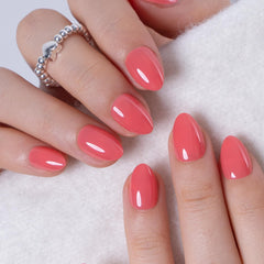 CurvLife close-up of almond nail shape, demonstrates natural flattering fit