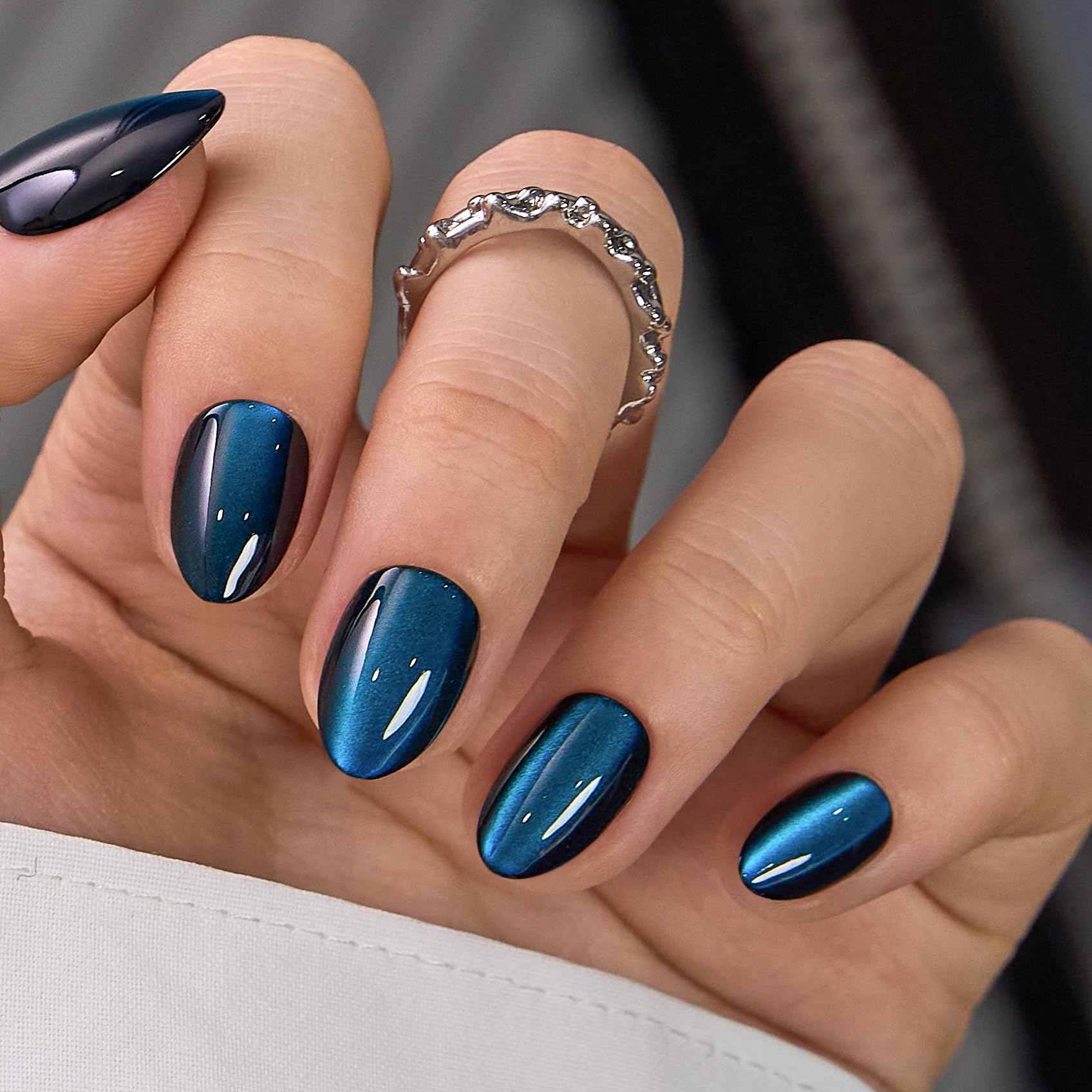 CurvLife Blue Cat close-up of glossy soft gel texture for natural shine