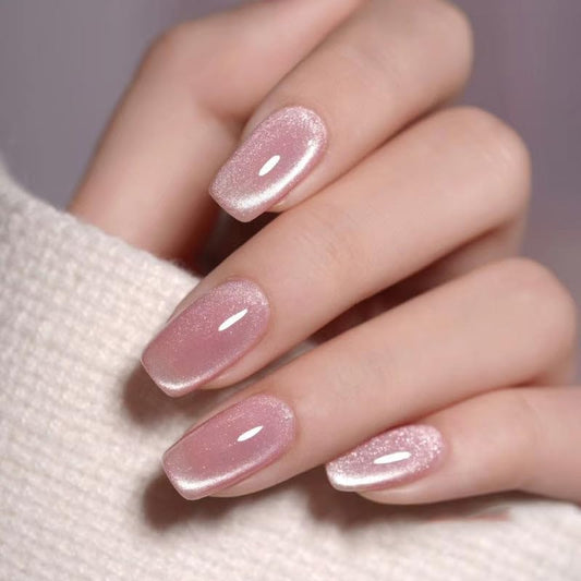 CurvLife close-up of cat-eye shimmer texture for salon-quality finish