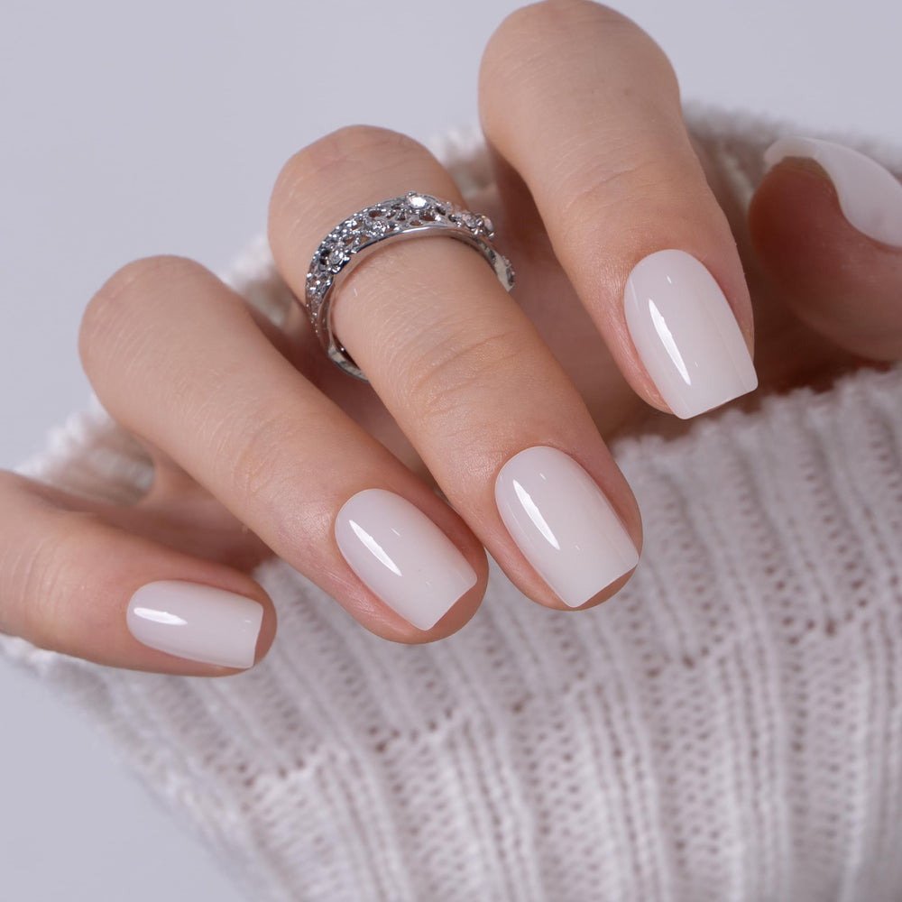CurvLife close-up of glossy gel finish highlighting professional shine
