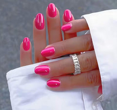 CurvLife close-up of glossy gel finish highlighting salon-quality shine and durability