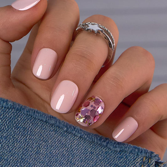 CurvLife close-up of gel sheen showing smooth finish and long-lasting shine benefit