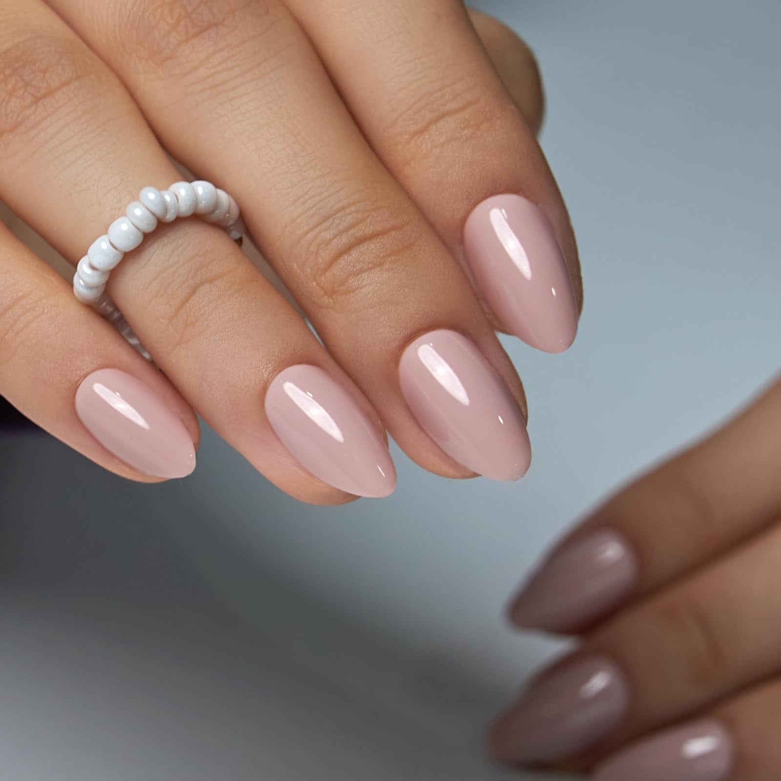 Curvlife glossy surface close-up highlighting gel finish and chip resistance for lasting shine