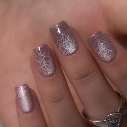CurvLife close-up of cat-eye gel texture, shows shimmering detail and quality