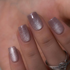 CurvLife close-up of cat-eye gel texture, shows shimmering detail and quality