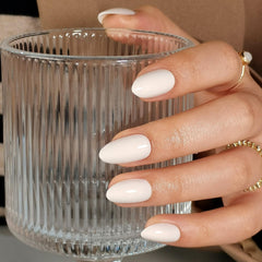 Curvlife close-up of glossy gel finish highlighting long-lasting salon shine