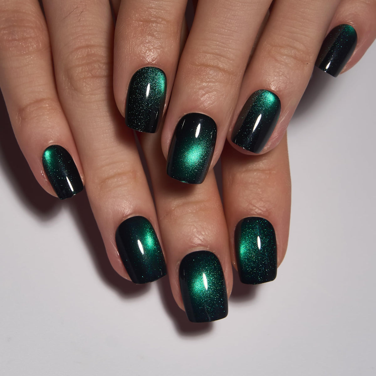 CurvLife front package showing glossy cat eye nails and kit contents benefit: ready-to-use set