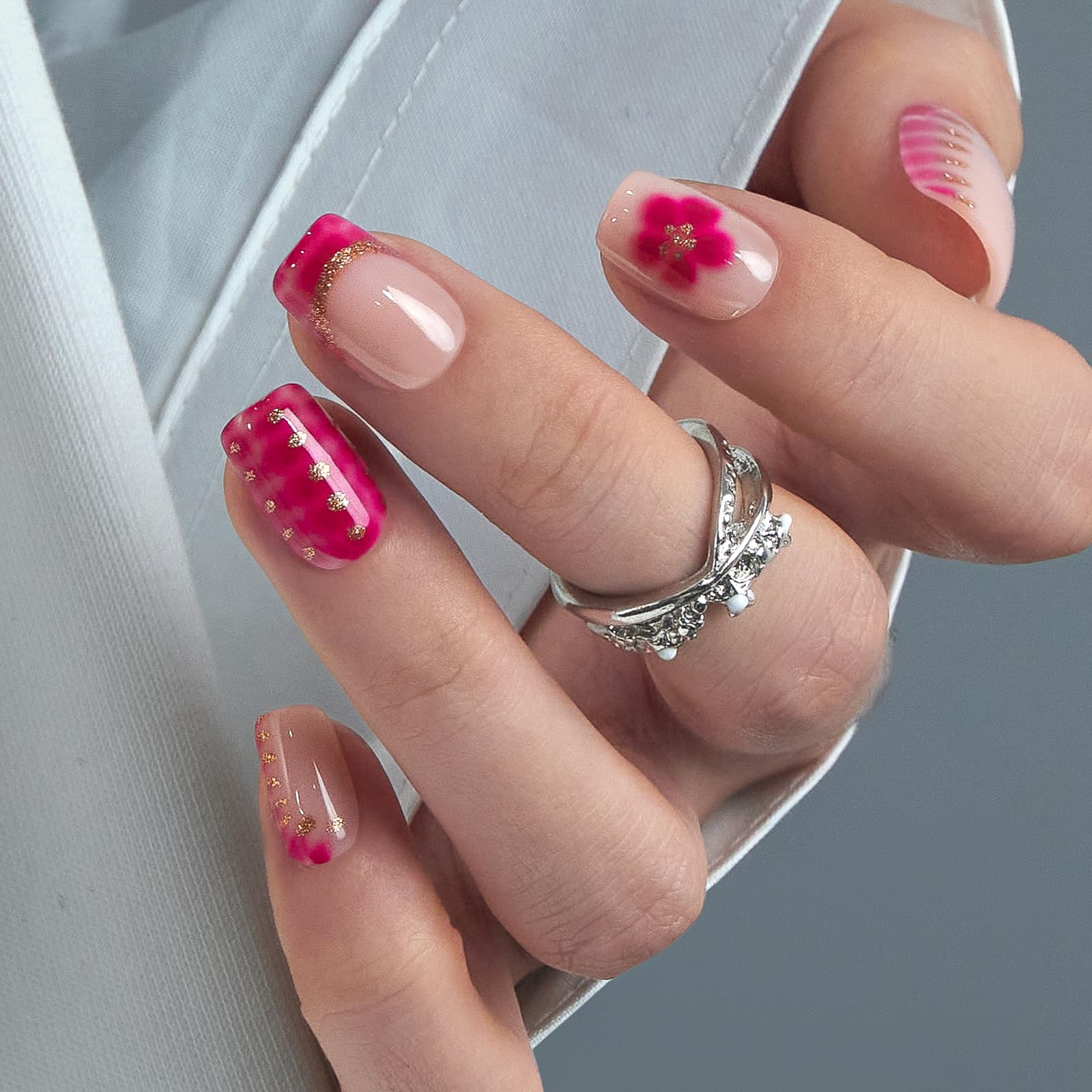 CurvLife front packaging showing apricot glossy full-cover nails and accessories for instant polish