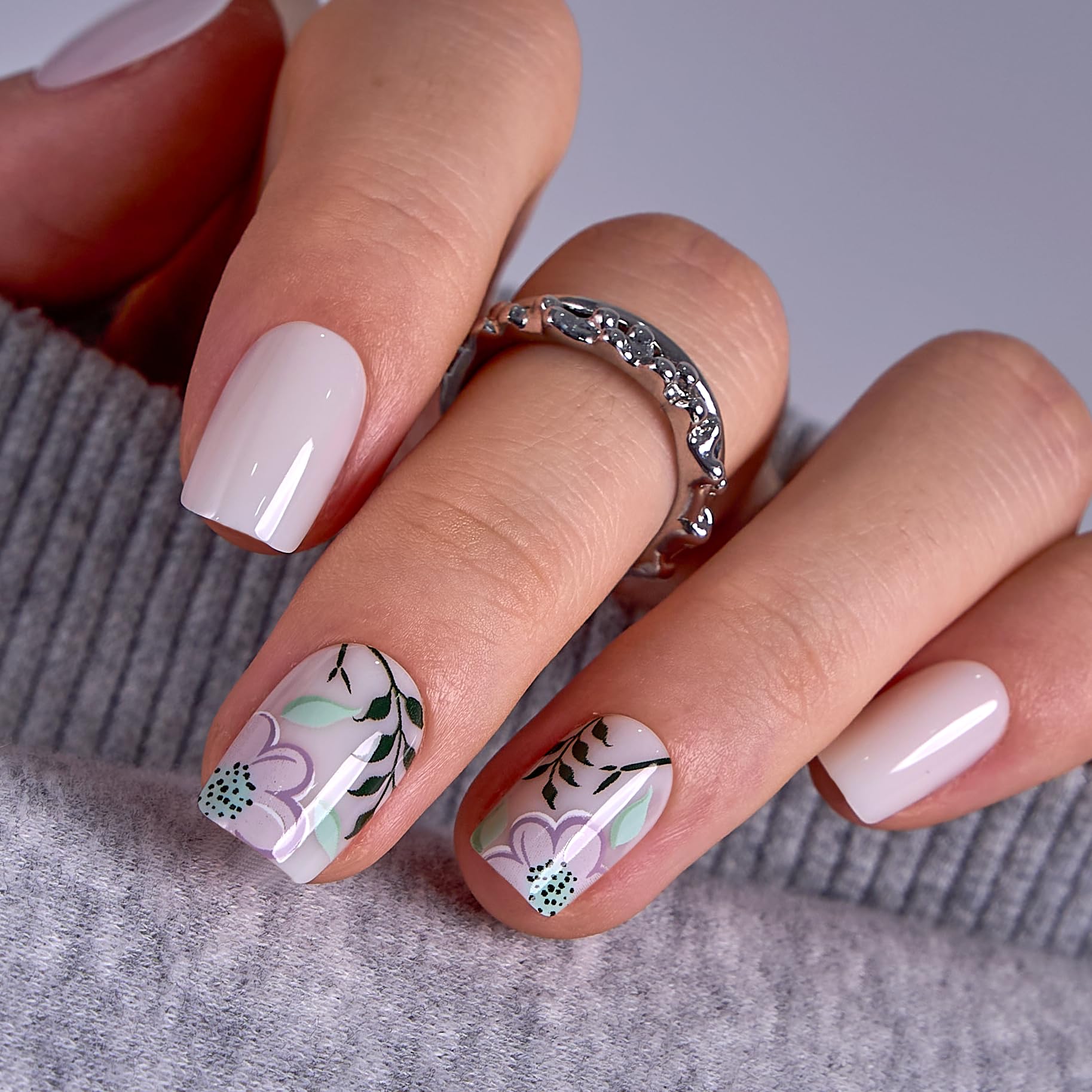 CurvLife front packaging showing floral press-on nails and accessories for quick application