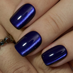 Curvlife front packaging showing purple cat-eye nails benefit easy selection