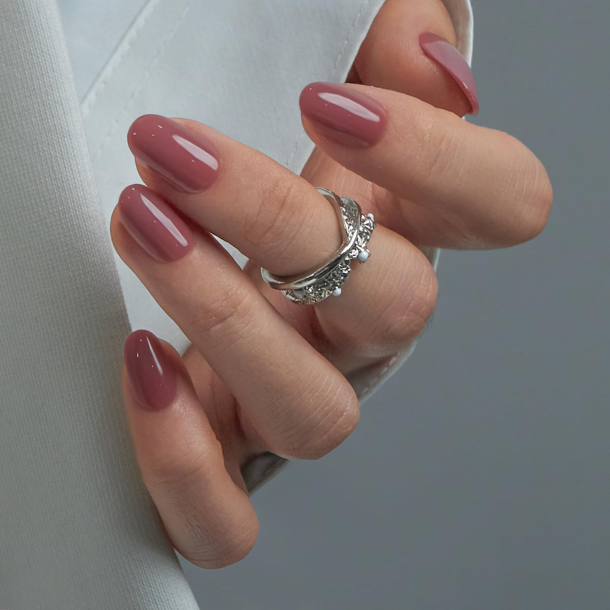 CurvLife front packaging showing red and purple rose press-on nails and benefits of quick salon look