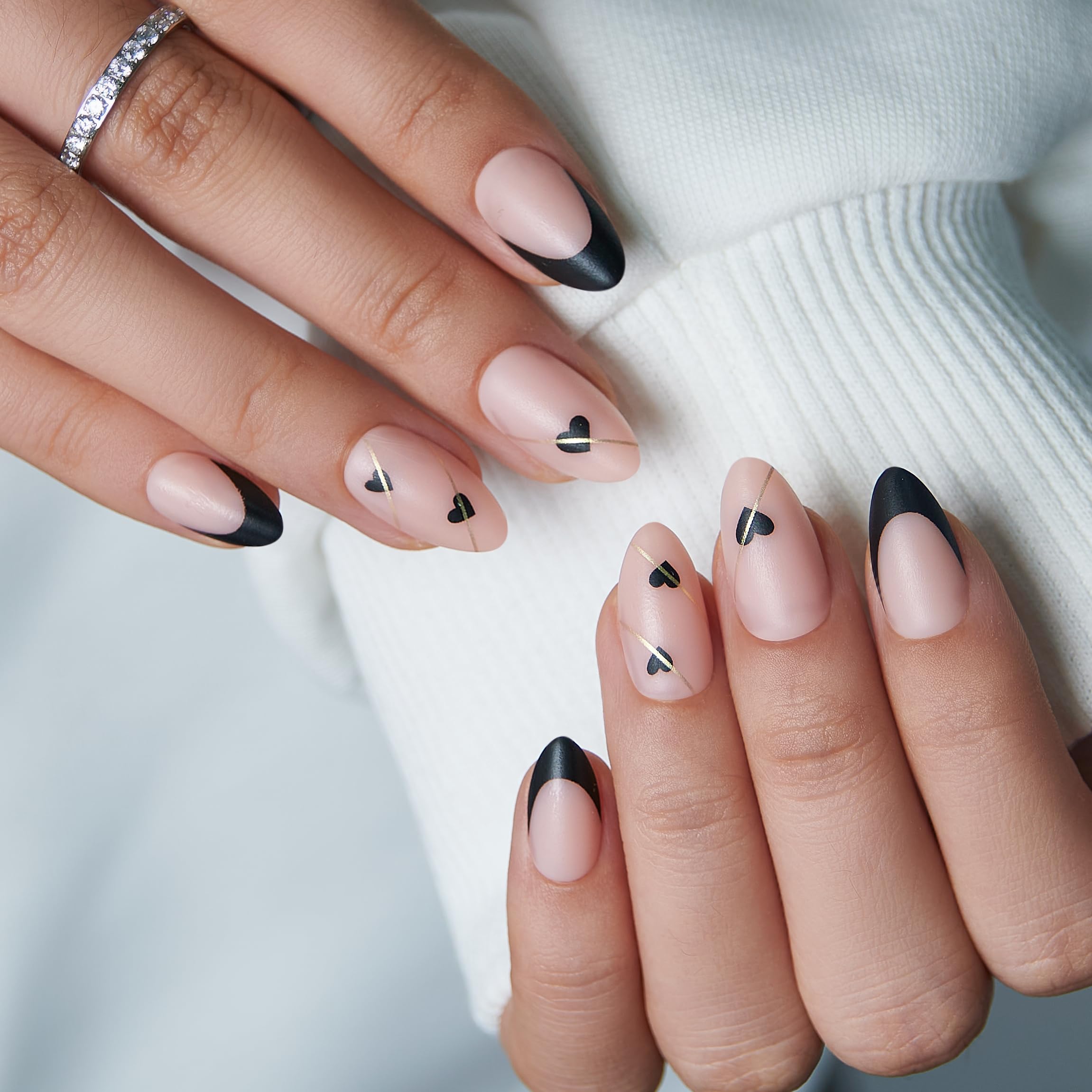 CurvLife splayed nail tips displaying 15 sizes for a precise fit