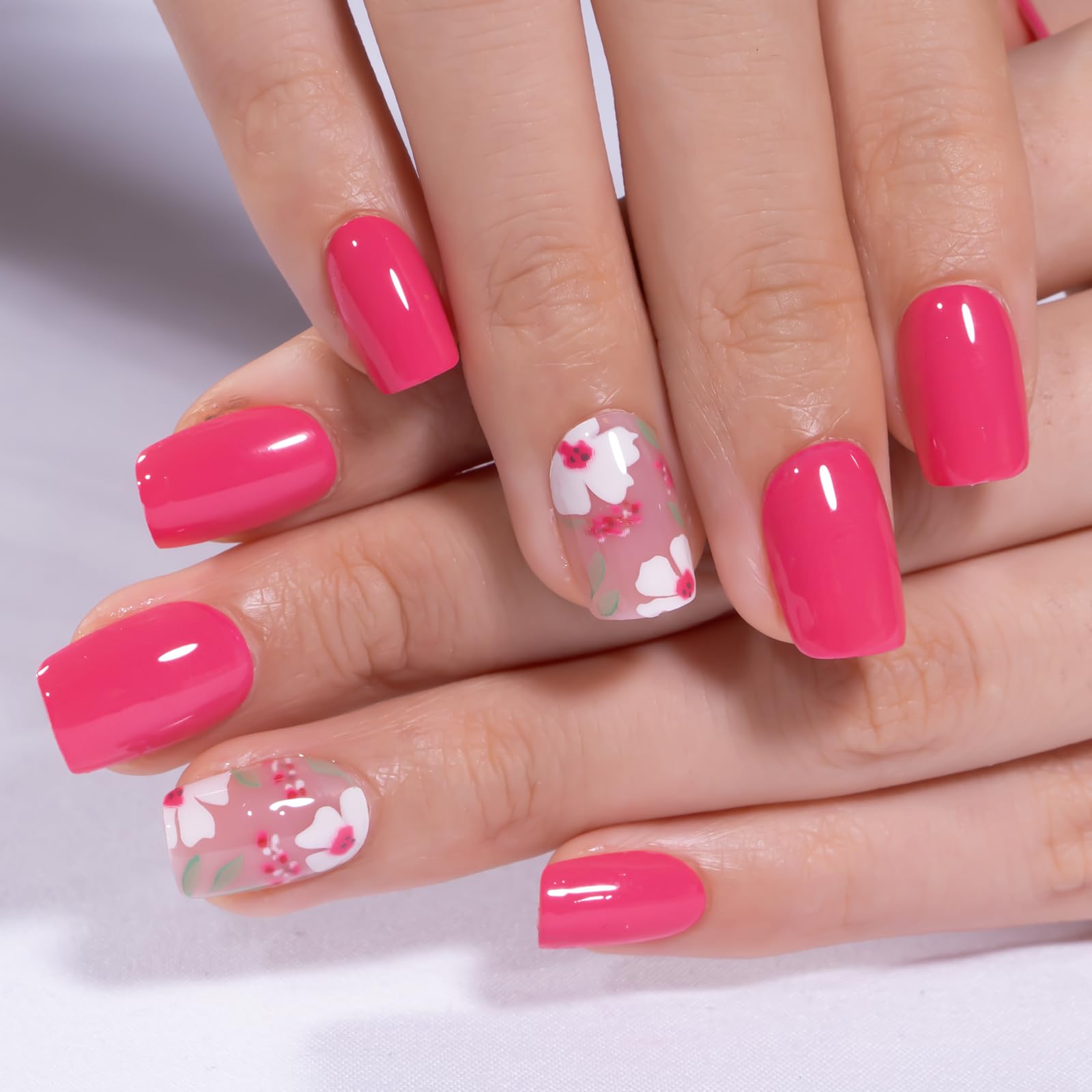 Curvlife scarlet close-up of gel texture displaying fine decorative pattern and durability