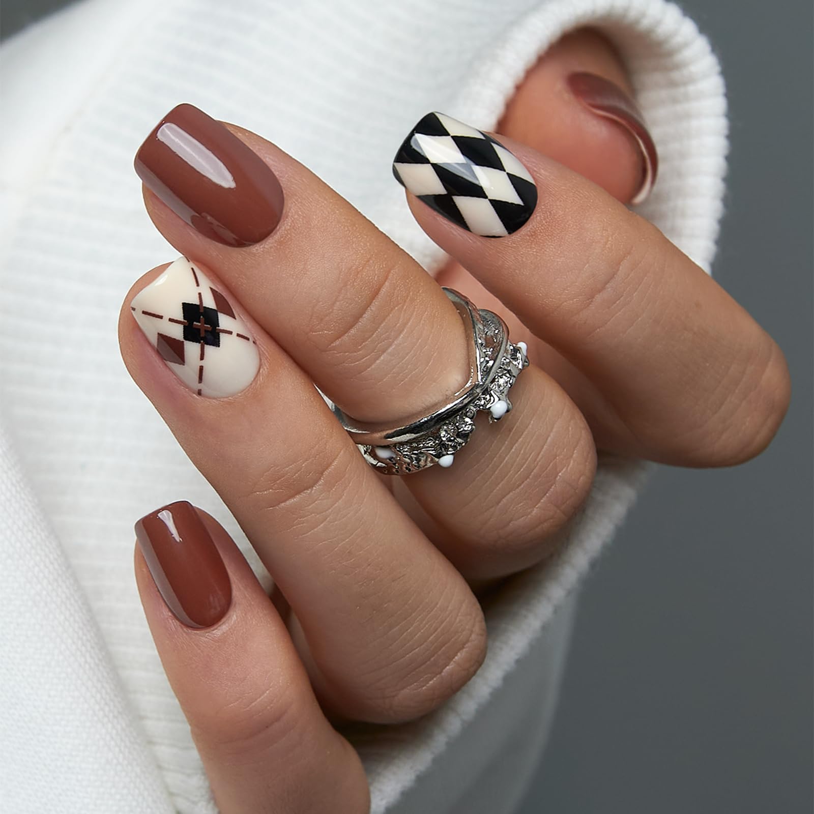 CurvLife size comparison on fingers showing 15 sizes benefit: tailored precise fit