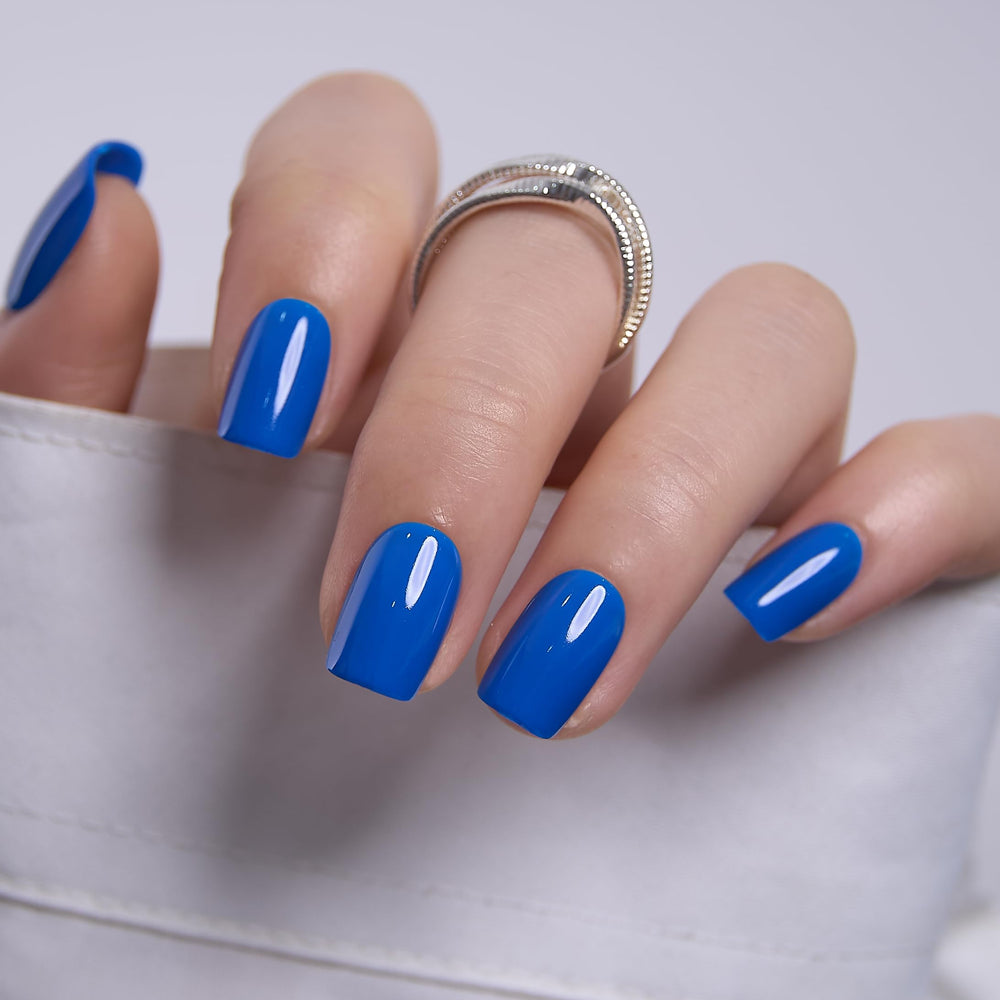 CurvLife close-up of squoval shape highlighting natural seamless fit