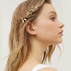 CWJCYTNSN half-up hairstyle using clips showing quick styling benefit