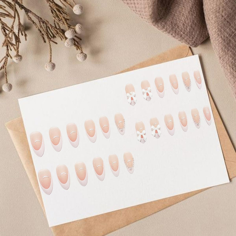 DAJIJIYOU in-use photo pressing a false nail for quick application