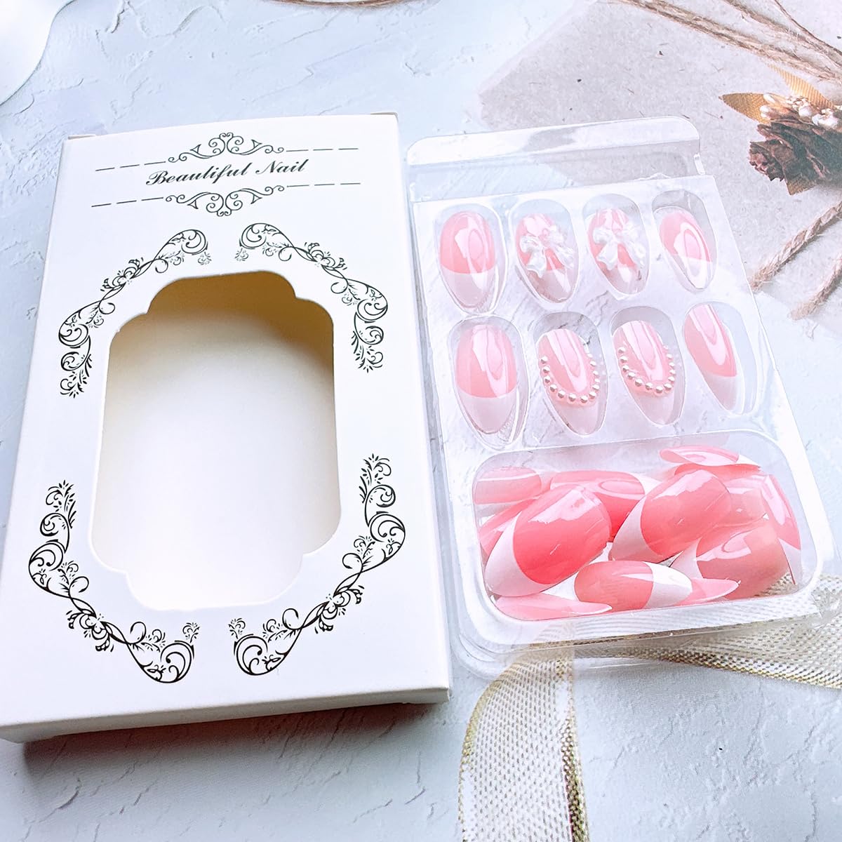 DAJIJIYOU kit contents arranged highlighting nails, stickers, file and wooden stick