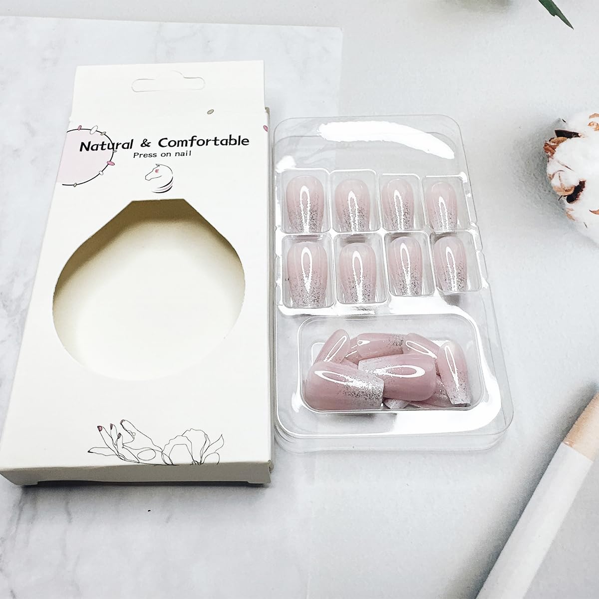 DAJIJIYOU lifestyle image of party-ready hands wearing nails showcasing elegant finishing touch