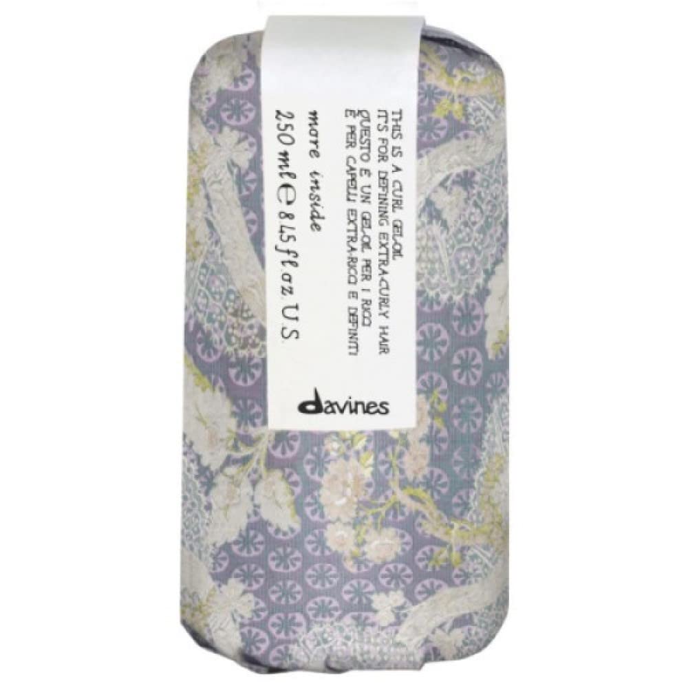 Davines texture close-up showing gel-to-oil consistency for smooth, hydrated curls