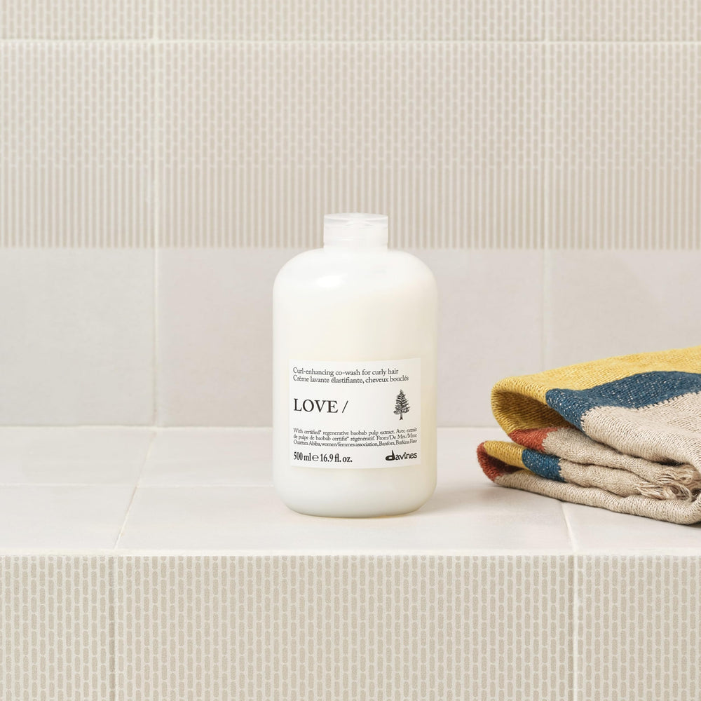 Davines baobab pulp visual representing moisturizing ingredient to lock hydration