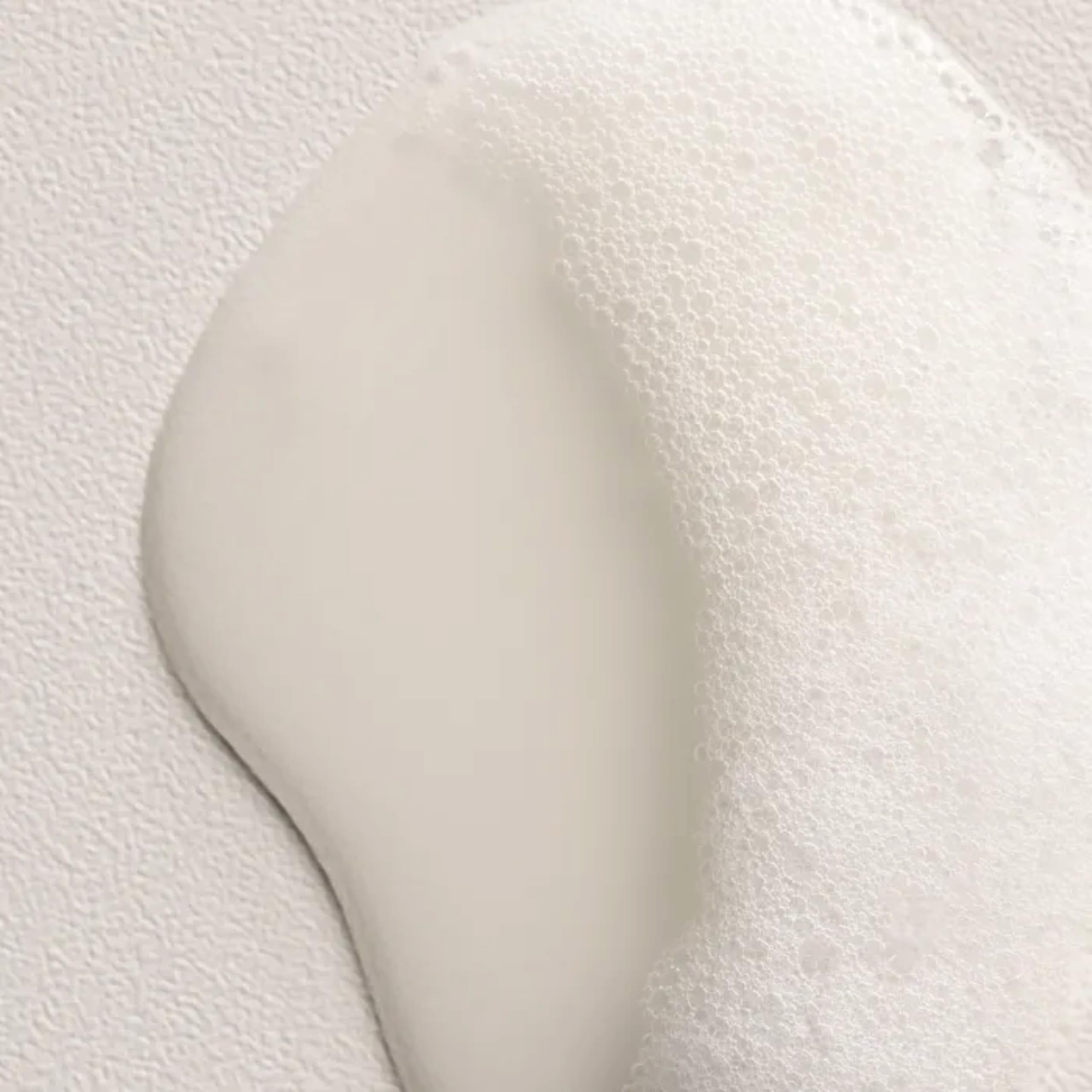 Davines replumping shampoo open cap revealing product consistency and purity benefit