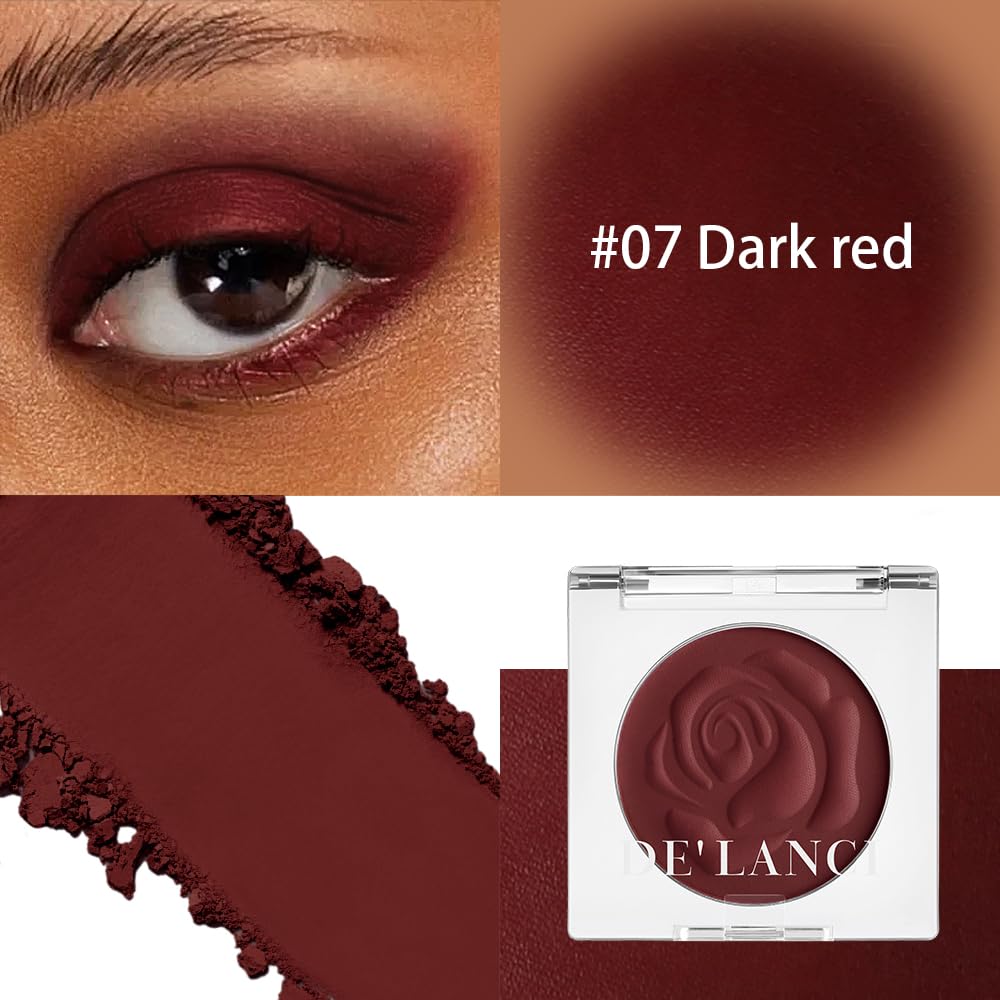 DE'LANCI close-up texture of fine matte powder illustrating blendable silky finish