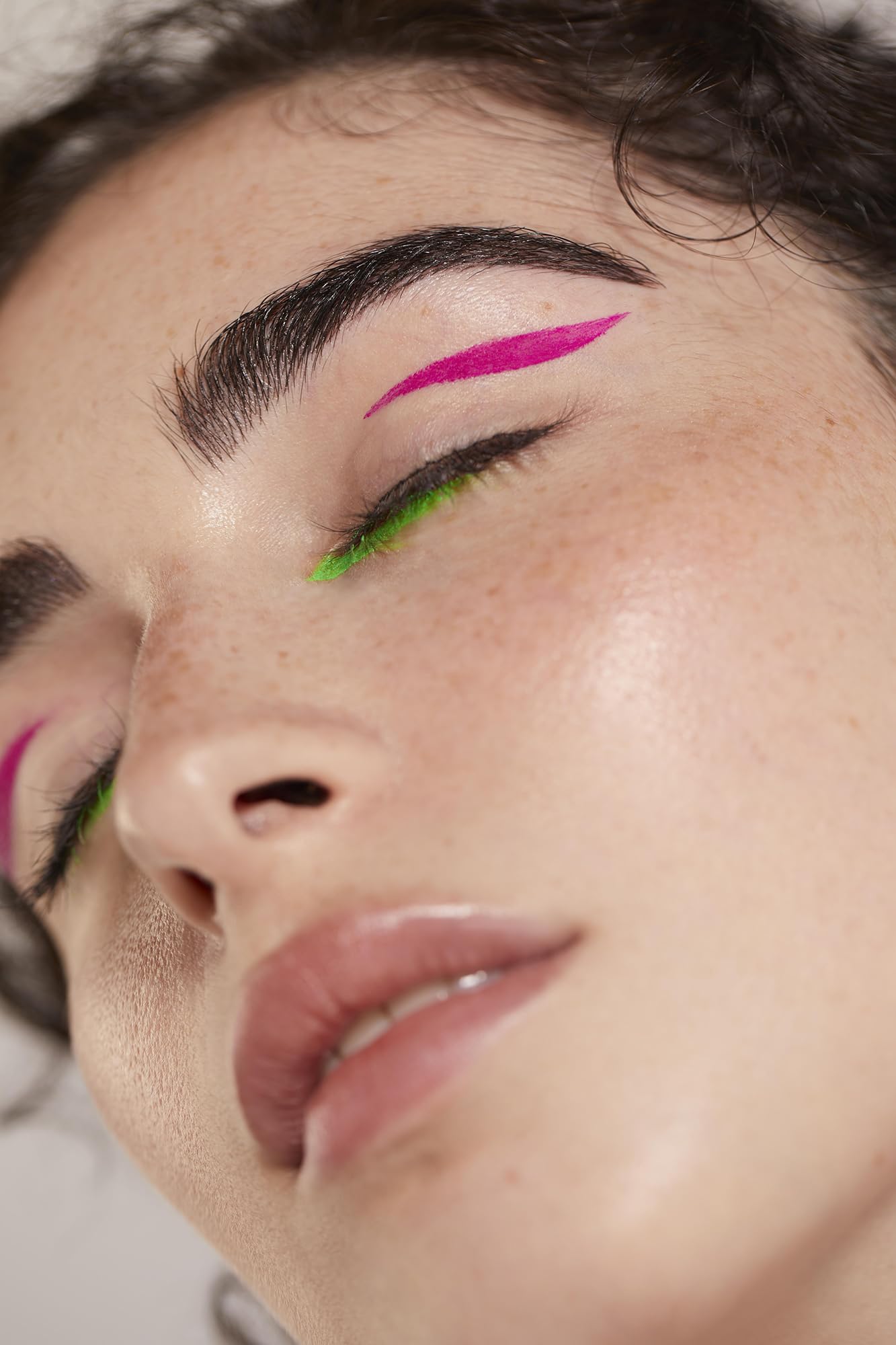 DELISOUL application on eye creating a sharp wing for long-lasting dramatic eye looks