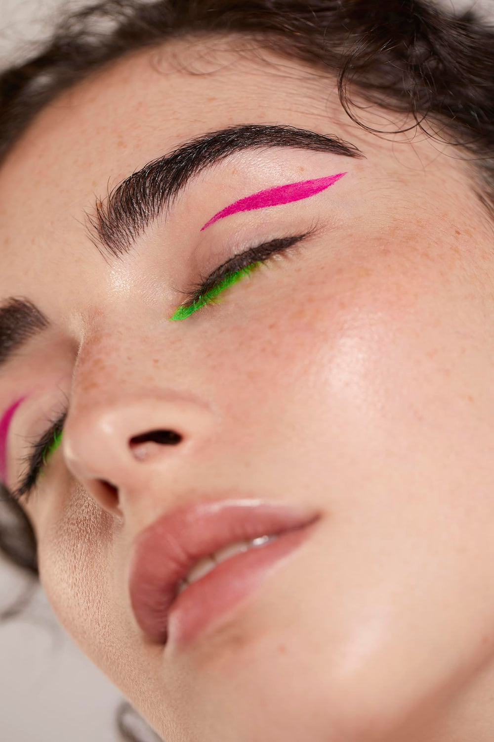 DELISOUL application on eye creating a sharp wing for long-lasting dramatic eye looks