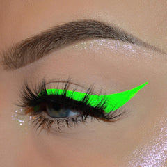 DELISOUL precision felt tip close-up for controlled, mistake-free application benefit