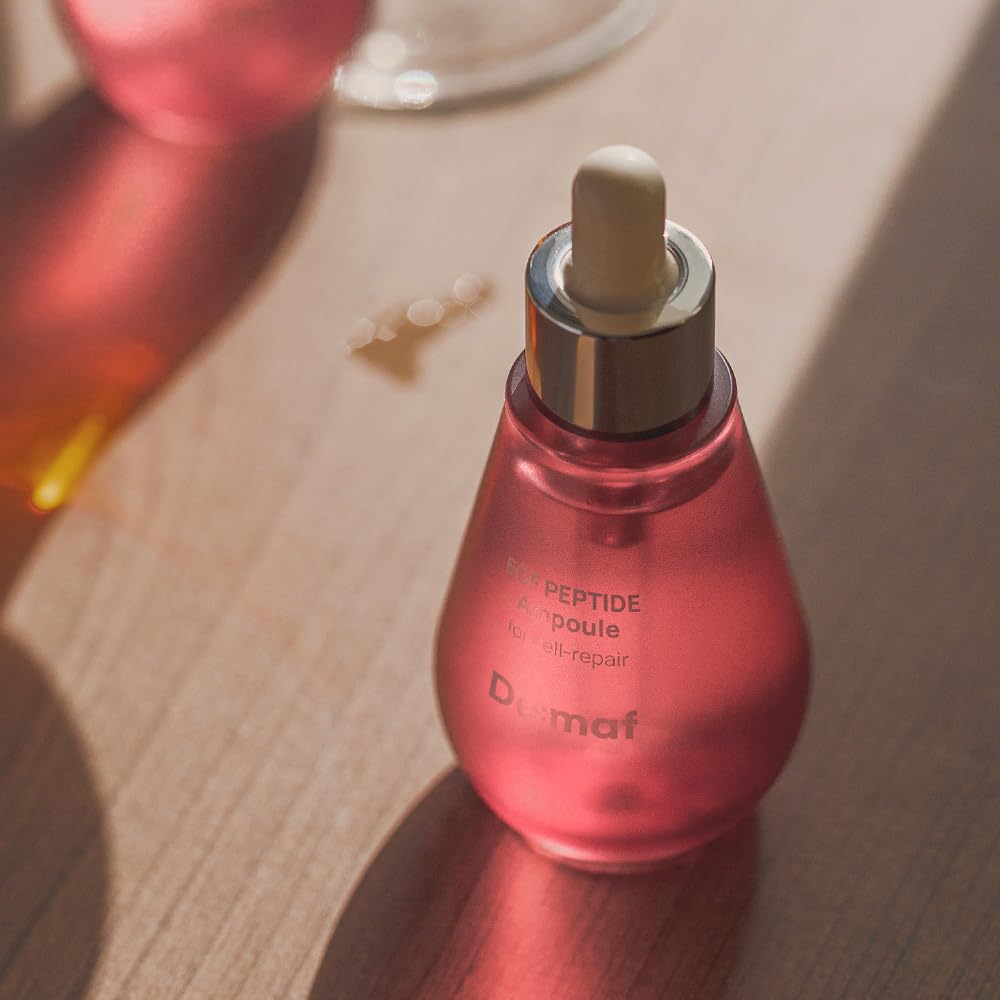 De:maf ampoule clear serum texture drop closeup highlighting hydrating, plumping effect