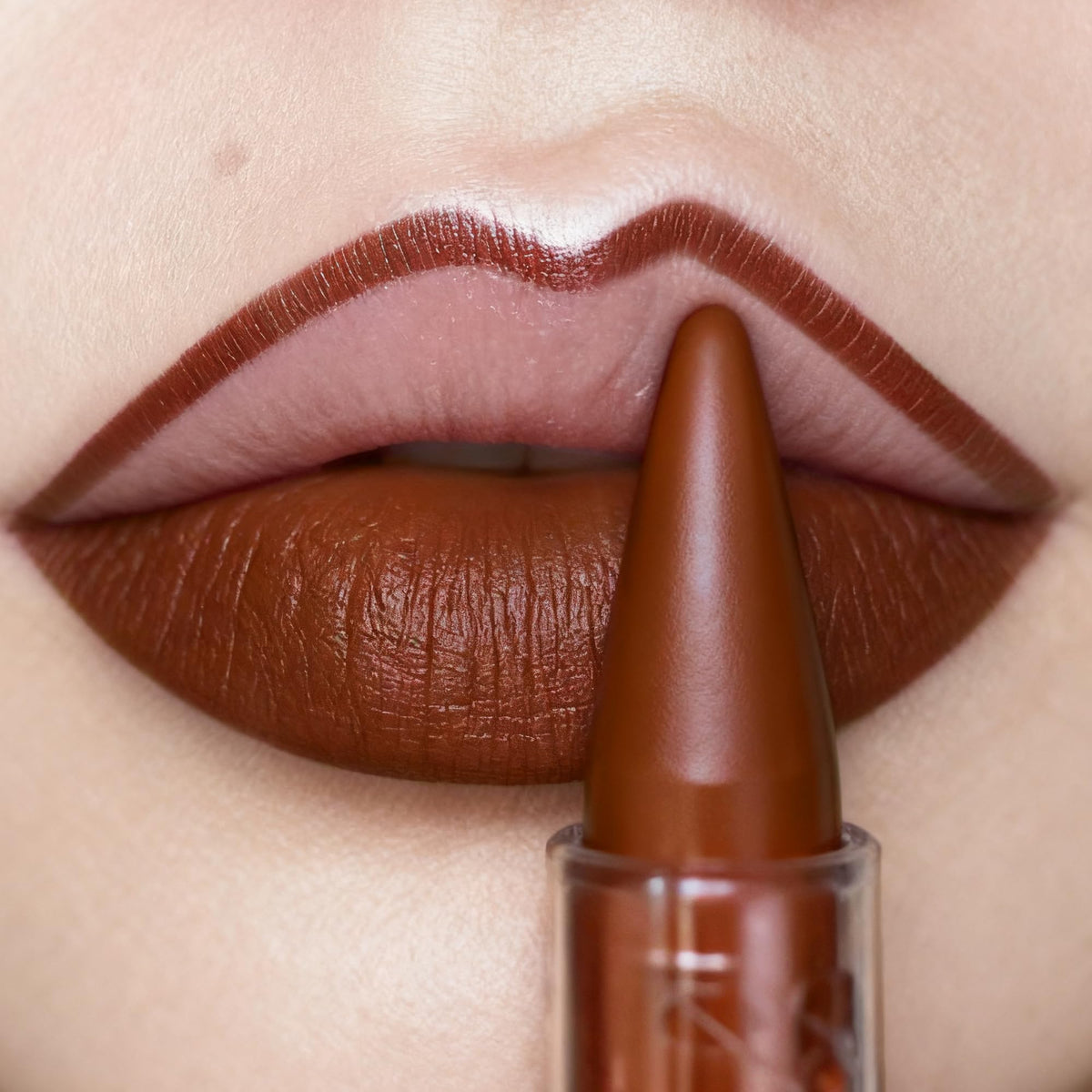 Depuplum front packaging showing shade E2 and compact two-in-one design benefit
