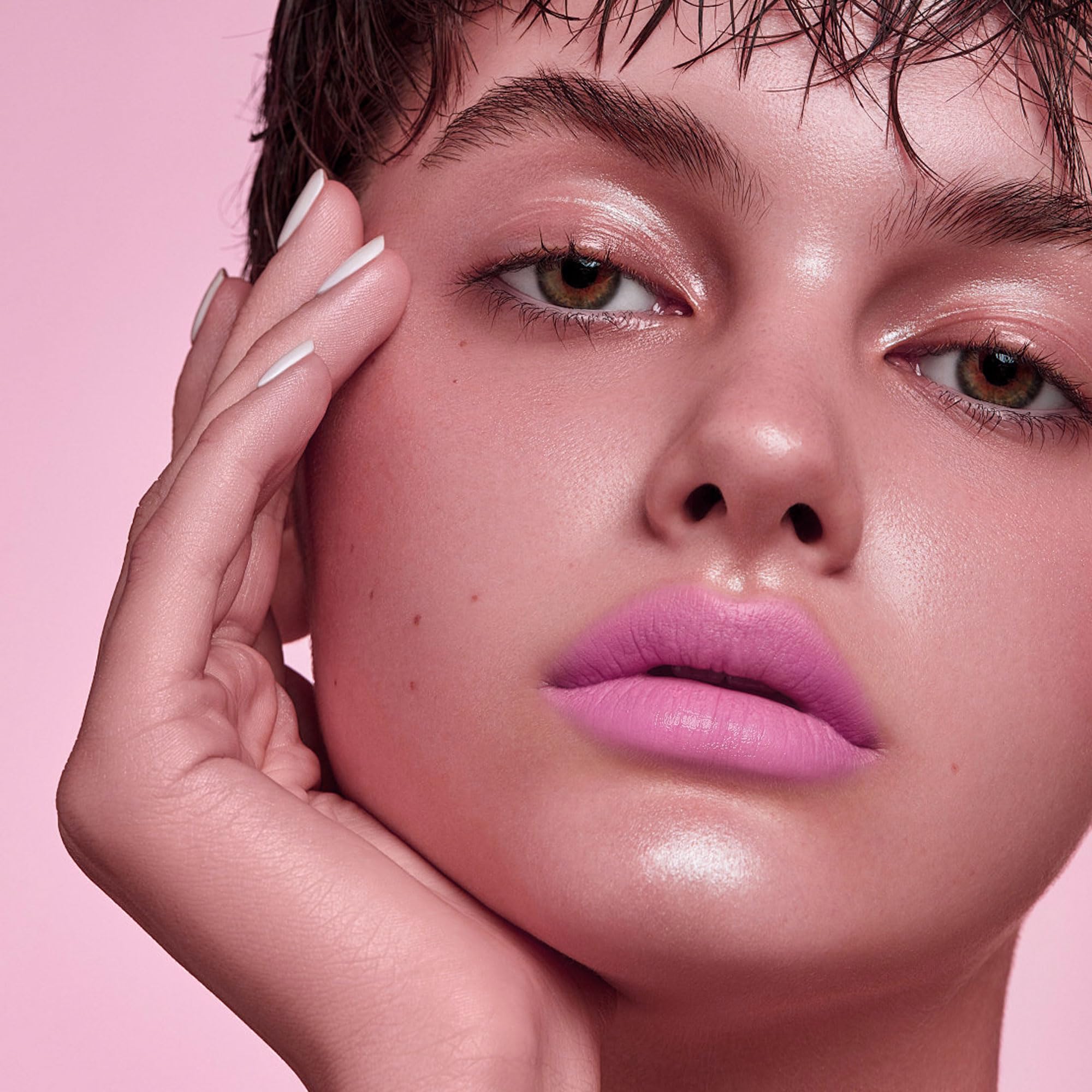 Depuplum texture close-up showing smooth sheer gloss for hydrated look