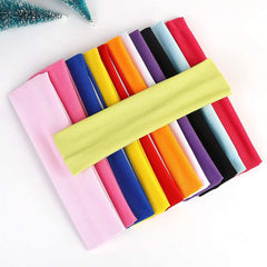 DERAYEE headband on runner outdoors offering hair control and sporty style
