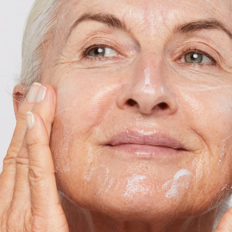 Dermalogica Super Rich Repair applied by fingers to demonstrate smoothing and barrier support