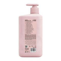 Dicora UrbanFit close-up lather on hand, demonstrates creamy cleansing and moisturizing benefit