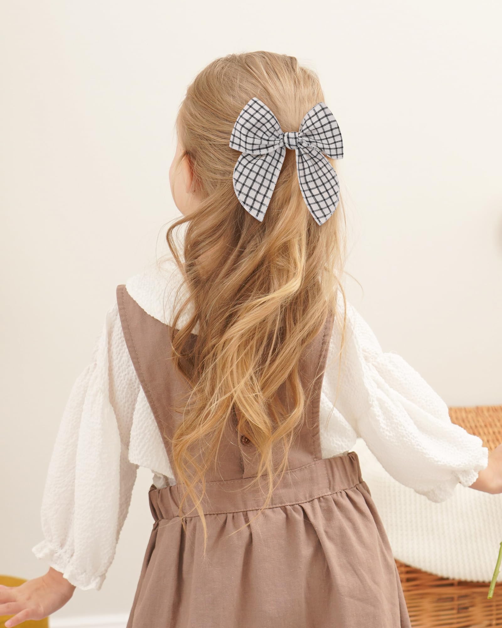 doboi bow clipped into toddler ponytail, illustrates gentle all-day wear