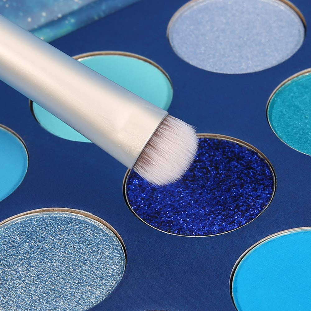 docolor modeled smokey blue eye look demonstrating depth and long-lasting wear